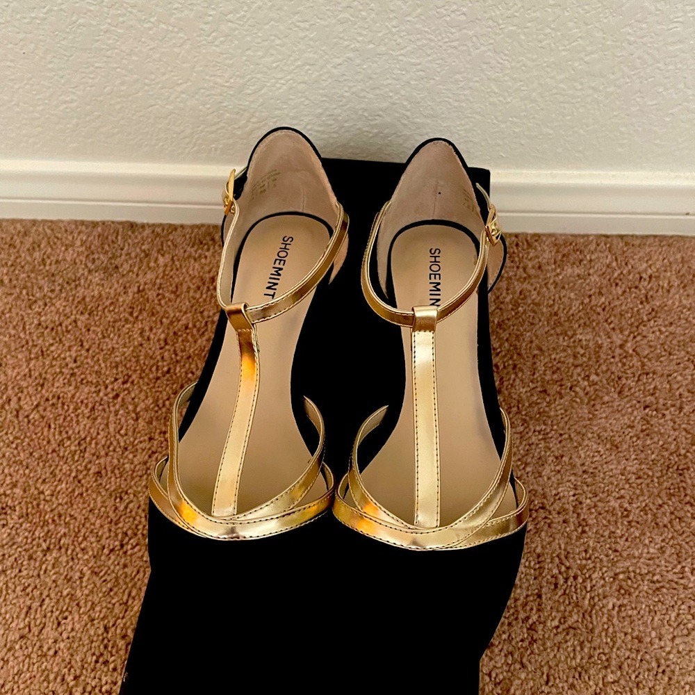 Shoemint black and gold 7.5